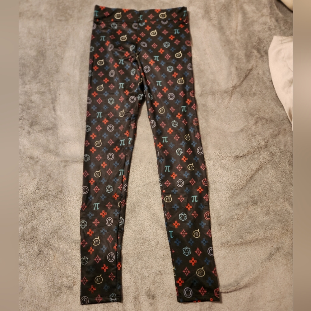 Size Medium Geek Chic print leggings